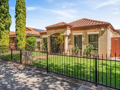 10 Woodlake Boulevard, Ellenbrook WA 6069