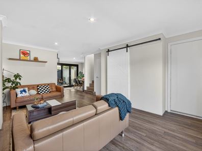 9/4 Stanbury Crescent, Morley WA 6062