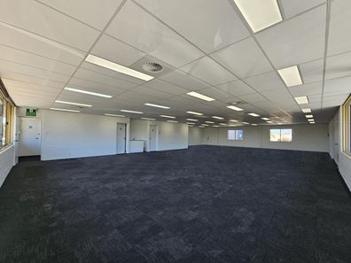 18/1904 Beach Road, Malaga WA 6090