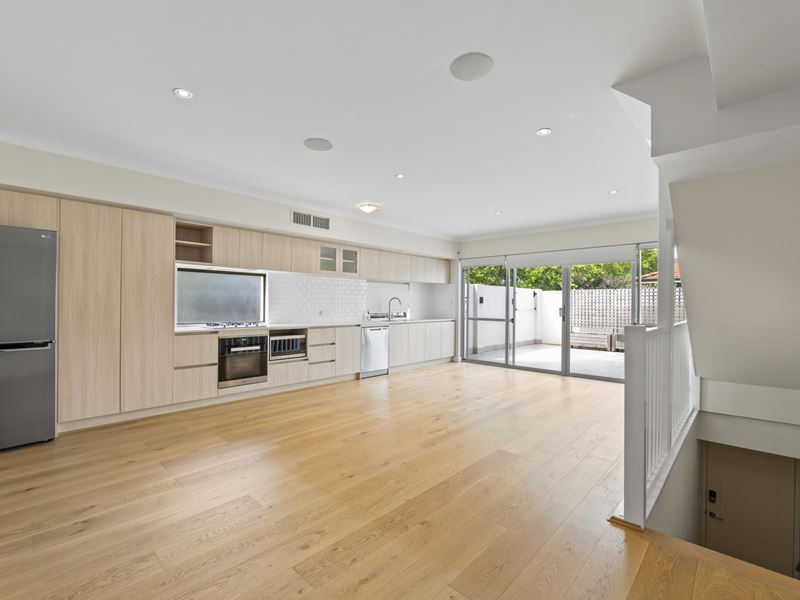 1/2 First Avenue, Applecross WA 6153