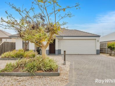 284 Peelwood Parade, Halls Head WA 6210