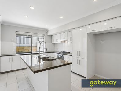 8/39 Edinburgh  Road, Forrestfield WA 6058