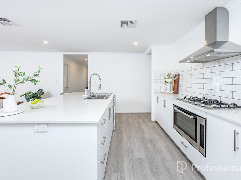 4 Prevelly Way, Eglinton WA 6034