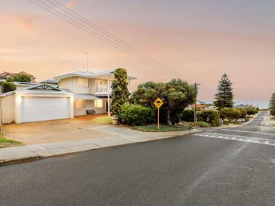 24 Robin Avenue, Sorrento WA 6020