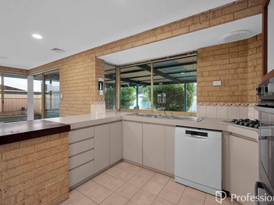 5 Blakemore Retreat, Huntingdale WA 6110