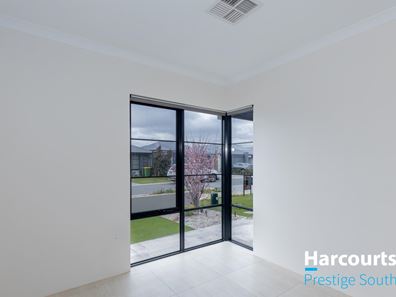 31 Fringed Way, Piara Waters WA 6112