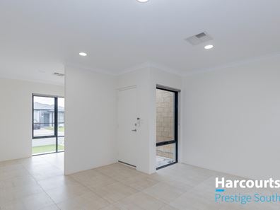 31 Fringed Way, Piara Waters WA 6112