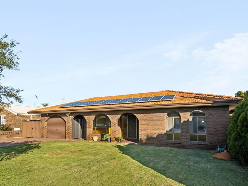 10 Farrell Place, Noranda