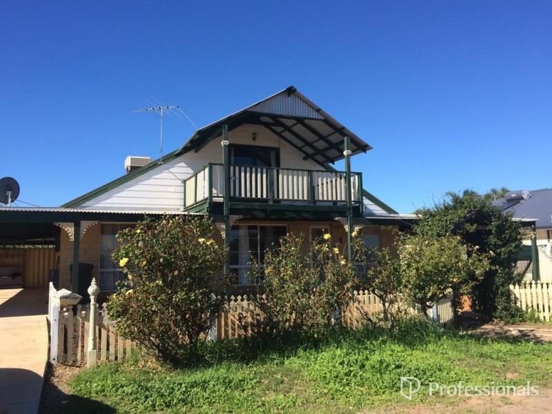 18 Half Moon Drive, Waggrakine