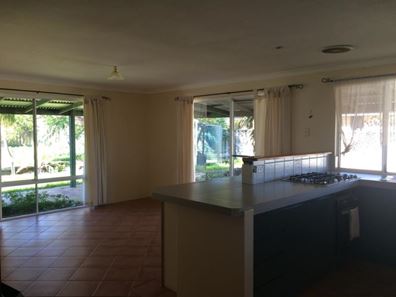 18 Half Moon Drive, Waggrakine WA 6530