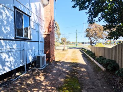 16 Hinckley Street, Kellerberrin WA 6410