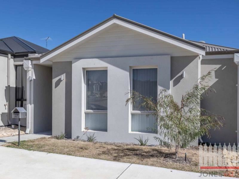 17 Lowlands Road, Two Rocks WA 6037