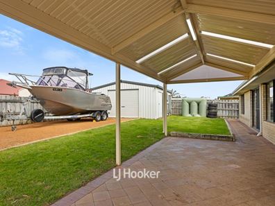 24 Barton Drive, Australind WA 6233