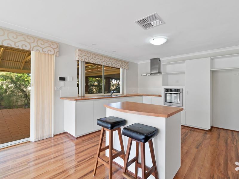 4 Copper Lane, Wattle Grove WA 6107