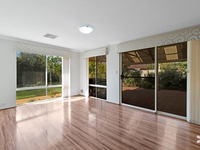 4 Copper Lane, Wattle Grove WA 6107