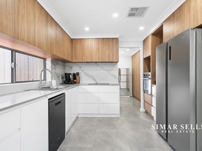 9 Seppelt Place, Marangaroo WA 6064