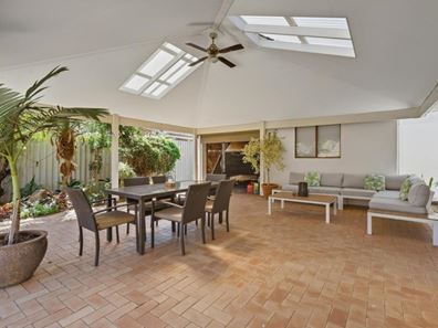 18 Chesters Way, Winthrop WA 6150