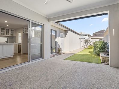 23 Leonidas Road, North Coogee WA 6163