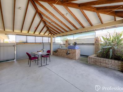 10 Trona Place, Forrestfield WA 6058