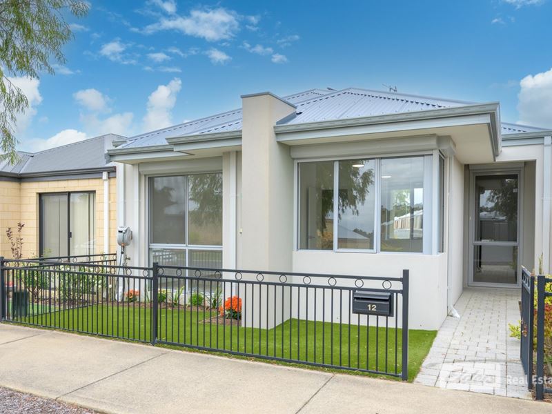 12 Arrowsmith Drive, Dalyellup WA 6230