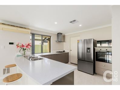 8 Eton Court, Parmelia WA 6167