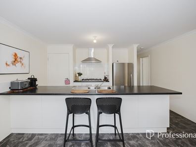 8 Wyperfeld Street, Yanchep WA 6035