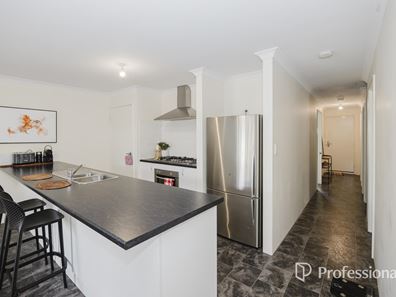 8 Wyperfeld Street, Yanchep WA 6035