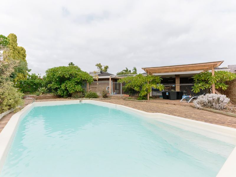 6 Byron Court, Kallaroo WA 6025