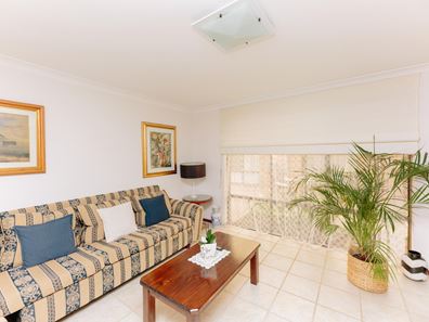 6 Byron Court, Kallaroo WA 6025