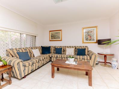 6 Byron Court, Kallaroo WA 6025