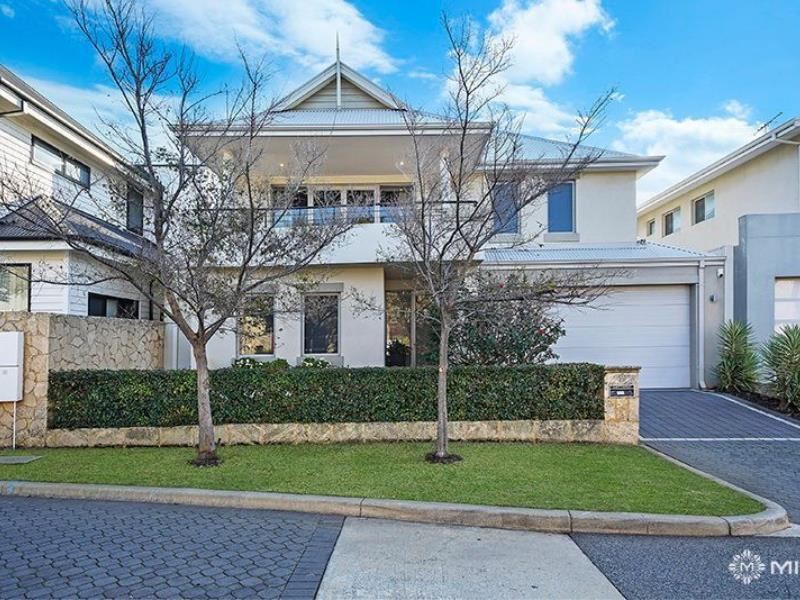 8 Barrow Crescent, North Coogee WA 6163