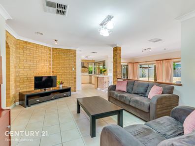 30 Tea Tree Way, Thornlie WA 6108