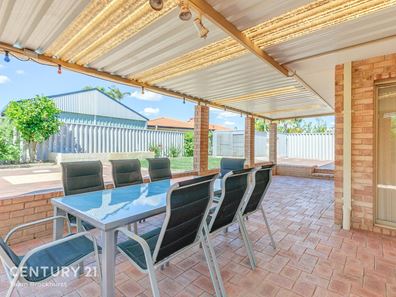 30 Tea Tree Way, Thornlie WA 6108