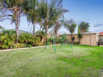 5 Portland Mews, Bennett Springs WA 6063