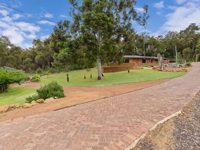 66 Betti Road, Kalamunda WA 6076