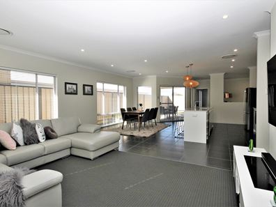 12 Currawong Way, Australind WA 6233