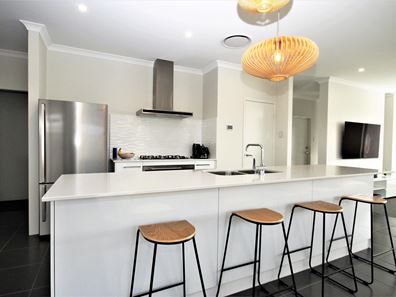 12 Currawong Way, Australind WA 6233