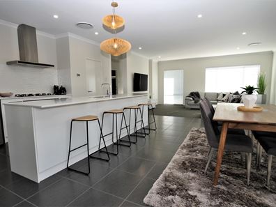 12 Currawong Way, Australind WA 6233
