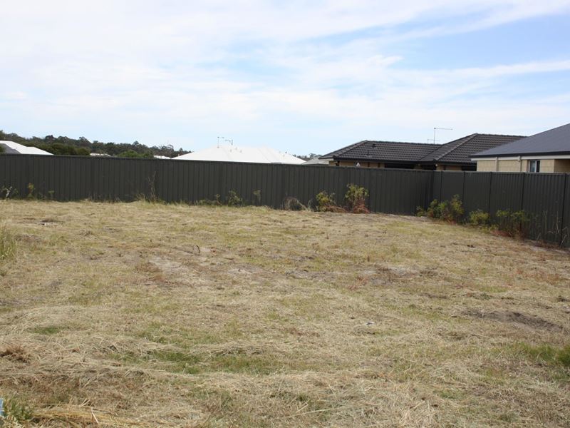 15 Mcwhirter Promenade, Wellard