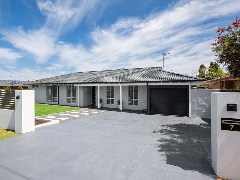 7 Byrne Close, Padbury WA 6025