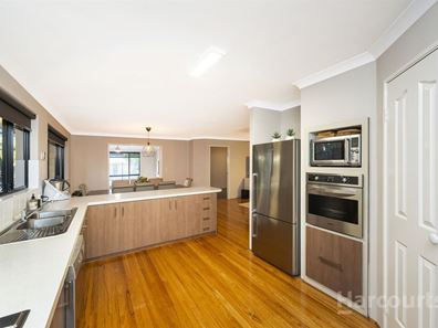 17 Seaforth Drive, Halls Head WA 6210