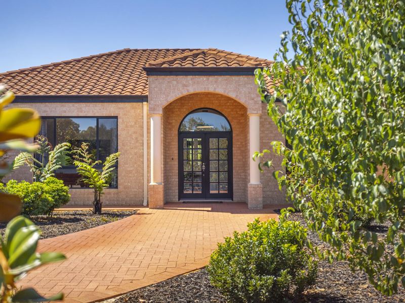 8 Bronzewing Grove, Mariginiup