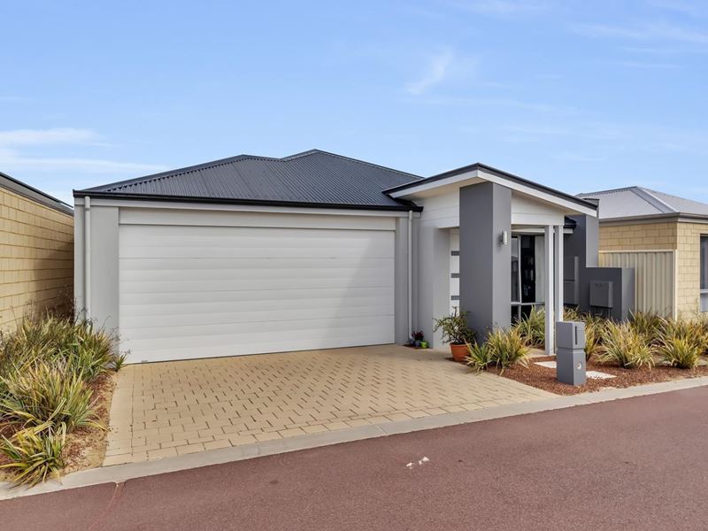 29 Benalla Way, Lakelands