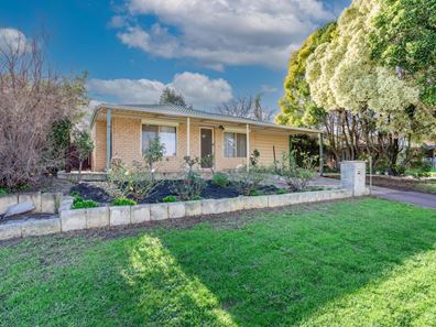 5 Barnfield Court, Seville Grove WA 6112
