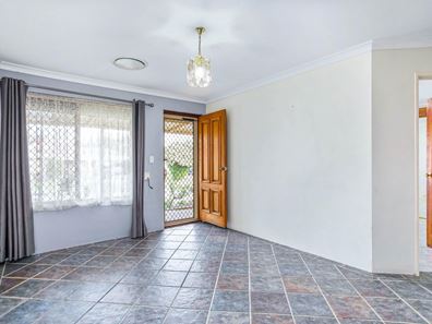 5 Barnfield Court, Seville Grove WA 6112