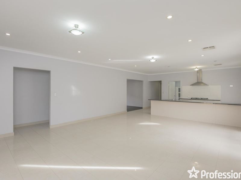 27 Kinsella Avenue, Byford