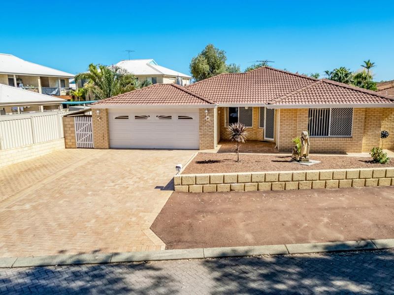 3 Lakes Crescent, South Yunderup WA 6208