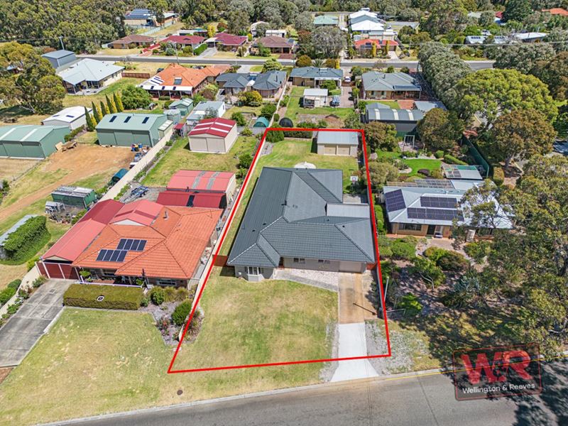4 Grove Street East, Little Grove