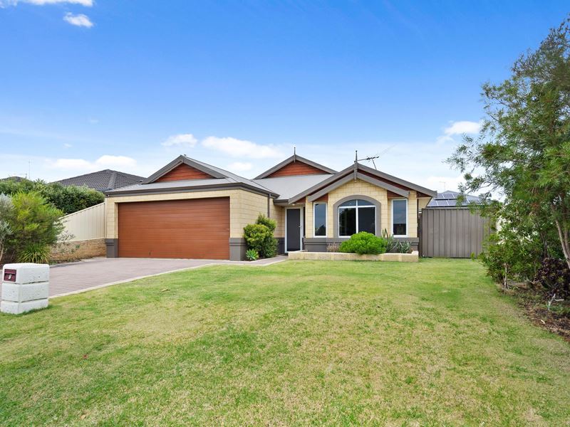 7 Rayner Promenade, Lakelands