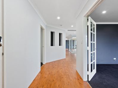 7 Rayner Promenade, Lakelands WA 6180